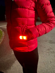 Reflexný magnetický LED klip - spĺňa EN 13356 | EN 17353 Reflexný magnetický LED klip - spĺňa EN 13356 | EN 17353